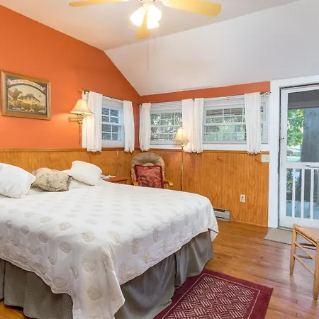 Highland Lake Inn & Resort - Flat Rock-2