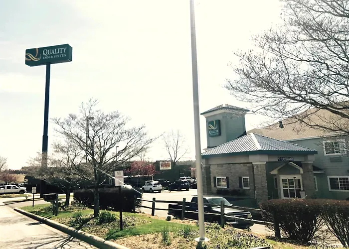 Quality Inn & Suites Hendersonville - Flat Rock